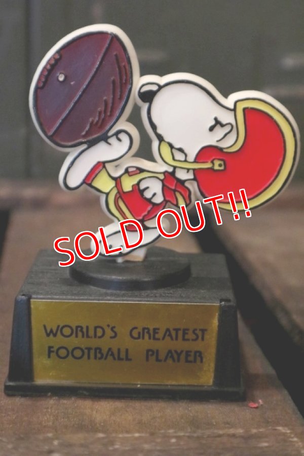 画像1: ct-180801-47 Snoopy / AVIVA 1970's Trophy "World's Greatest Football Player"