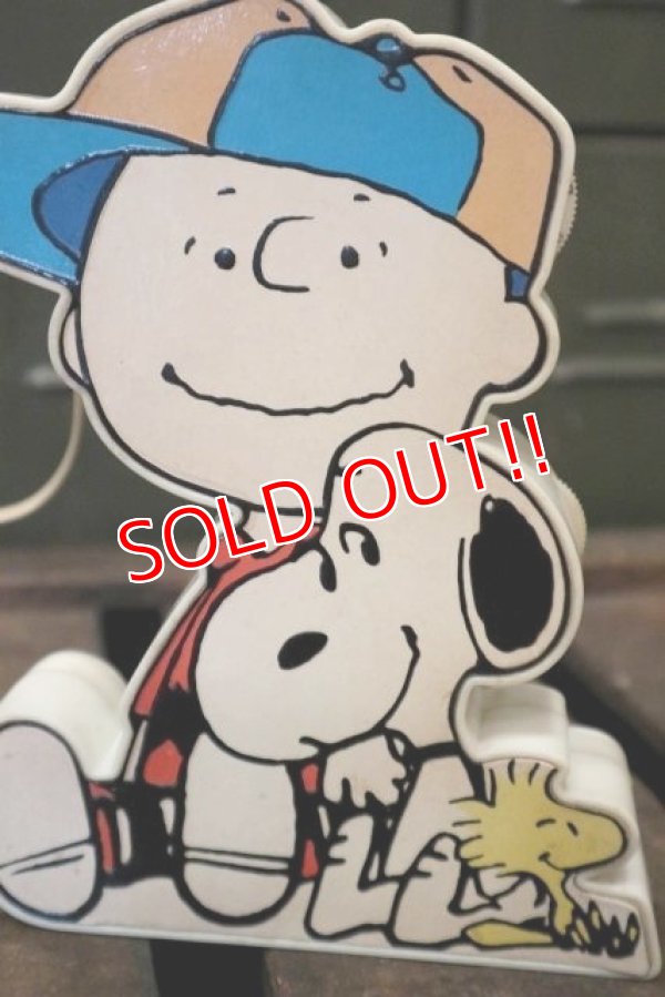 画像2: ct-180901-163 Snoopy & Charlie Brown / 1970's Portable Radio 【JUNK】