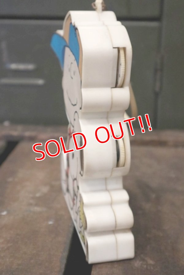 画像4: ct-180901-163 Snoopy & Charlie Brown / 1970's Portable Radio 【JUNK】