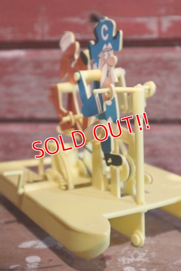 画像4: ct-190401-95 Cap'n Crunch / 1970's Plastic Paddle Boat Toy