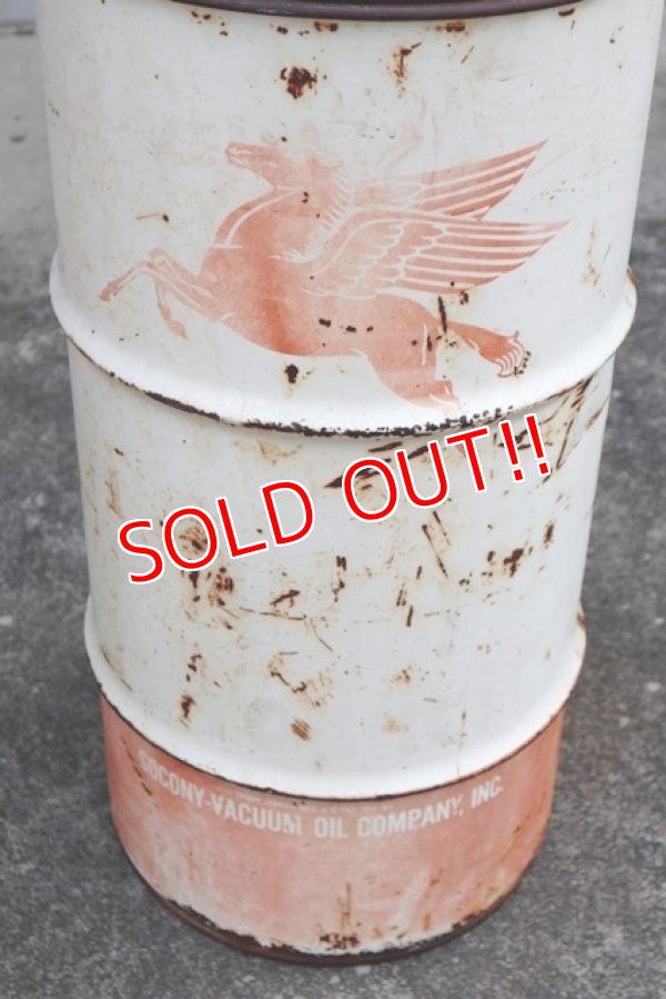 画像4: dp-190508-18 Mobil / 1950's 15 U.S.Gallons Oil Can