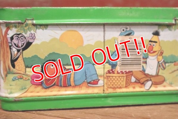 画像8: ct-190605-76 Sesame Street / Aladdin 1983 Metal Lunch Box