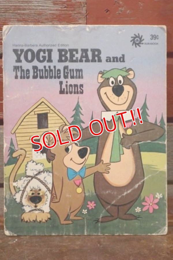 画像1: ct-190912-06 Yogi Bear and The Bubble Gum Lions / 1974 Picture Book