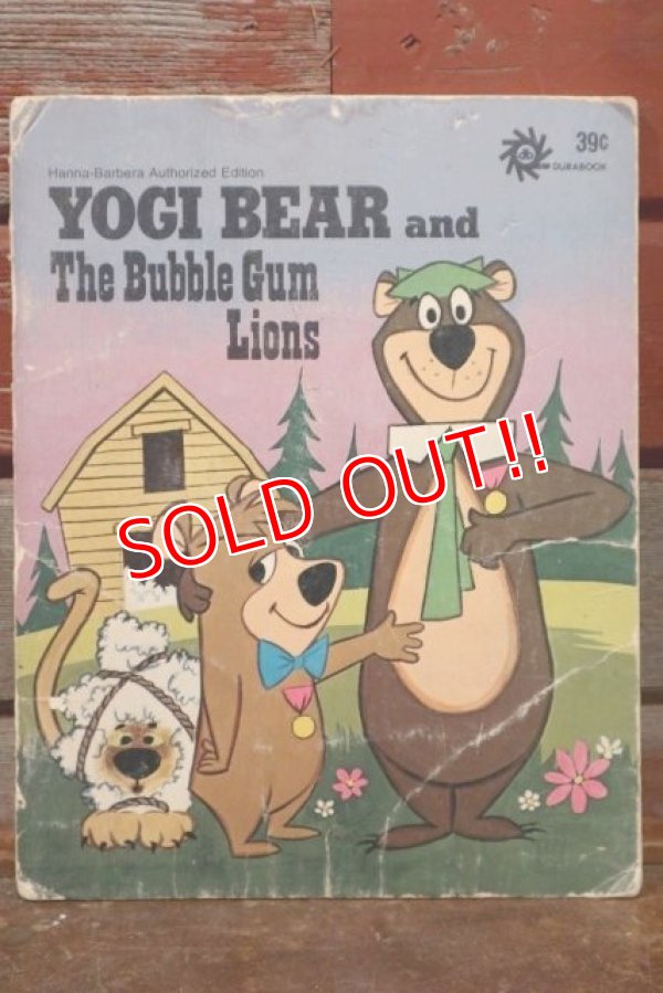 画像1: ct-190912-06 Yogi Bear and The Bubble Gum Lions / 1974 Picture Book