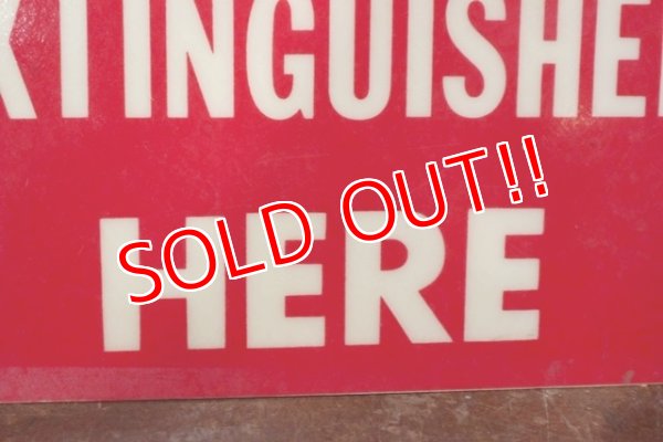 画像3: dp-191001-10 FIRE EXTINGUISHER HERE / Vintage Plastic Sign