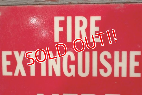 画像2: dp-191001-10 FIRE EXTINGUISHER HERE / Vintage Plastic Sign