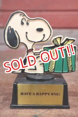 画像: ct-200201-08 Snoopy / AVIVA 1970's Trophy " Have a Happy One!"