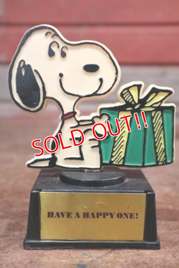 画像1: ct-200201-08 Snoopy / AVIVA 1970's Trophy " Have a Happy One!"