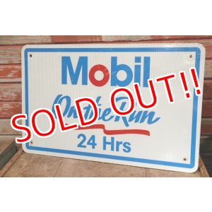 画像: dp-200301-51 Mobil × On the Run / Road Sign