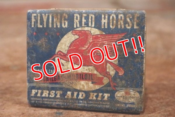 画像1: dp-200301-70 Mobiloil Flying Red Horse / 1940's First Aid Kit Case