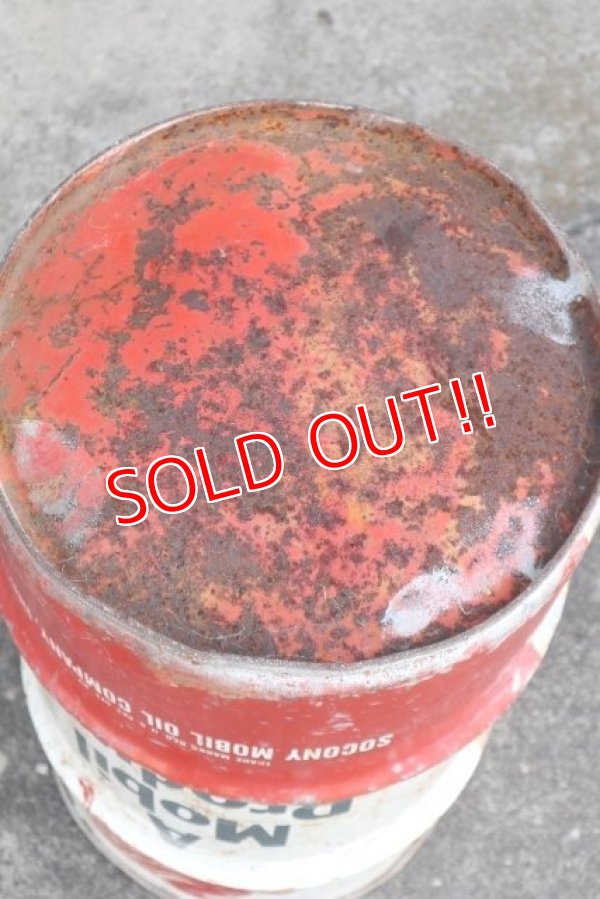 画像9: dp-190201-10 Mobil / 1950's 120 POUNDS Oil Can