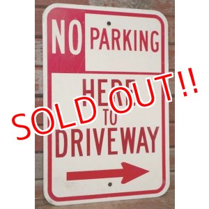 画像: dp-201101-63 Road Sign "NO PARKING HERE TO DRIVEWAY"