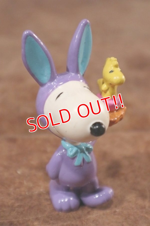 画像2: ct-201114-86 Snoopy / Whitman's 1997 PVC Figure "Easter Bunny (Purple)"