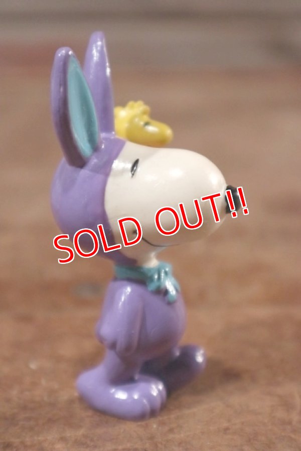 画像3: ct-201114-86 Snoopy / Whitman's 1997 PVC Figure "Easter Bunny (Purple)"