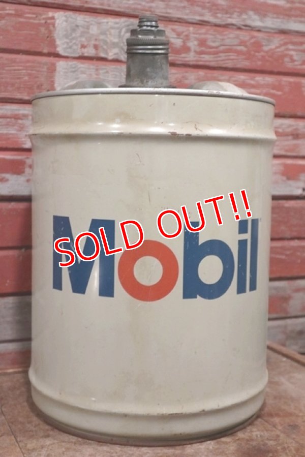 画像1: dp-201201-45 Mobil / 1970's〜5 U.S.GALLONS Oil Can