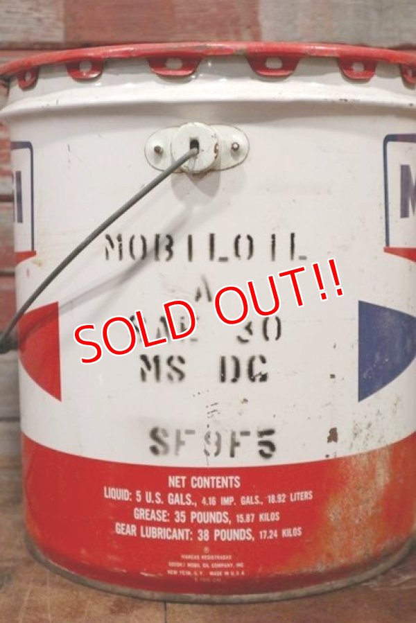 画像4: dp-201201-46 Mobil / 1960's 5 U.S.GALLONS Oil Can
