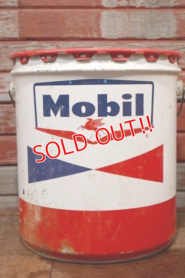 画像1: dp-201201-46 Mobil / 1960's 5 U.S.GALLONS Oil Can