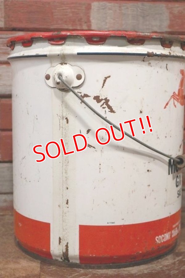 画像5: dp-201201-53 Mobil / 1950's 5 U.S.GALLONS Oil Can