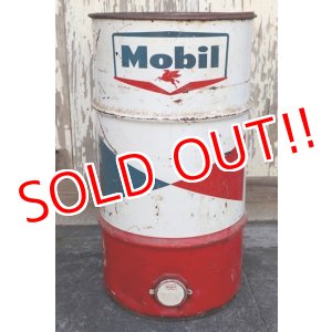 画像: dp-210301-02 Mobil / 1960's 120 POUNDS 16 GALLONS Oil Can