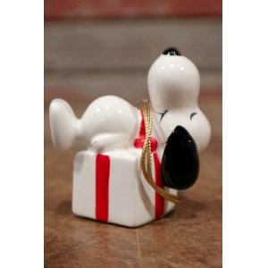 画像: ct-210301-15 Snoopy / Determined 1975 Ornament "Present Box" (B)