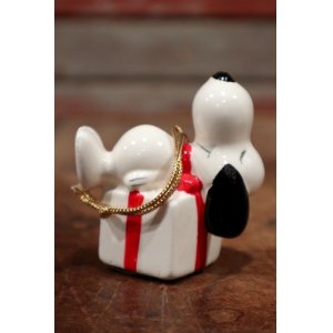 画像: ct-210301-15 Snoopy / Determined 1975 Ornament "Present Box" (D)