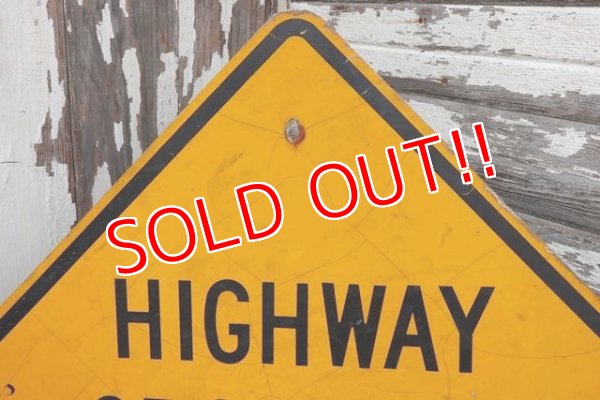 画像2: dp-210401-69 Road Sign "HIGWAY CROSSING AHEAD" 