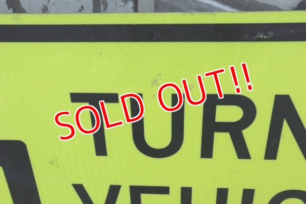 画像4: dp-210401-68 Road Sign "TURNING VEHICHLES" 