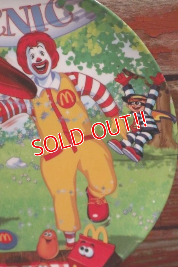 画像2: ct-210401-30 McDonald's / 2004 Collectors Plate "Picnic Frisbee"