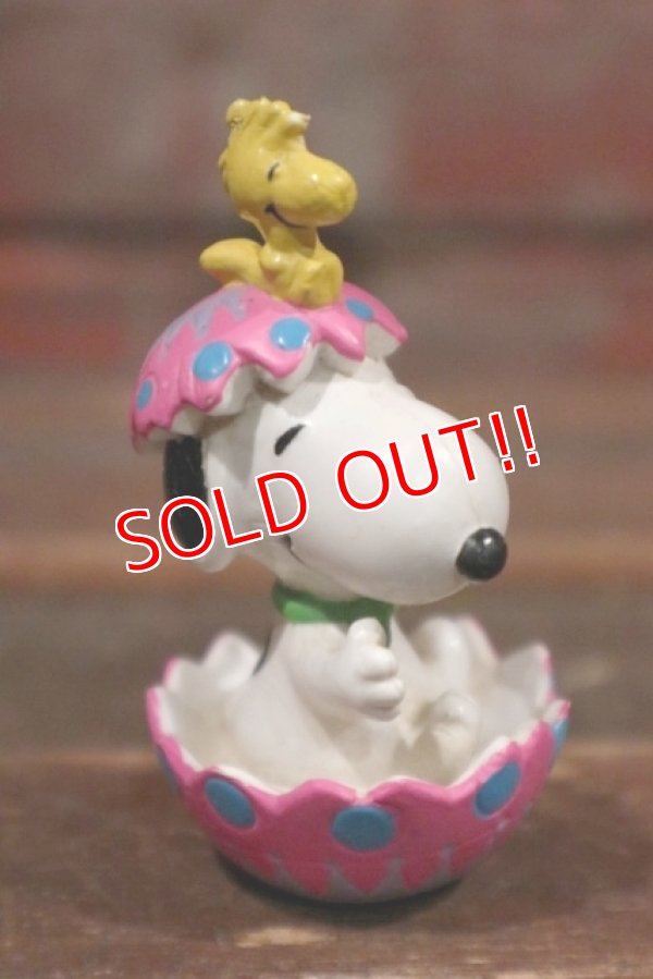 画像2: ct-210401-54 Snoopy / Whitman's 2001 PVC "Snoopy in Egg (Pink)"