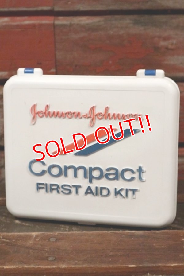 画像1: dp-210401-78 Johnson & Johnson / Compact FIRST AID KIT Box