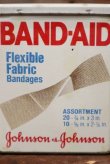 画像2: dp-210501-32 Johnson & Johnson BAND-AID / Vintage Tin Can