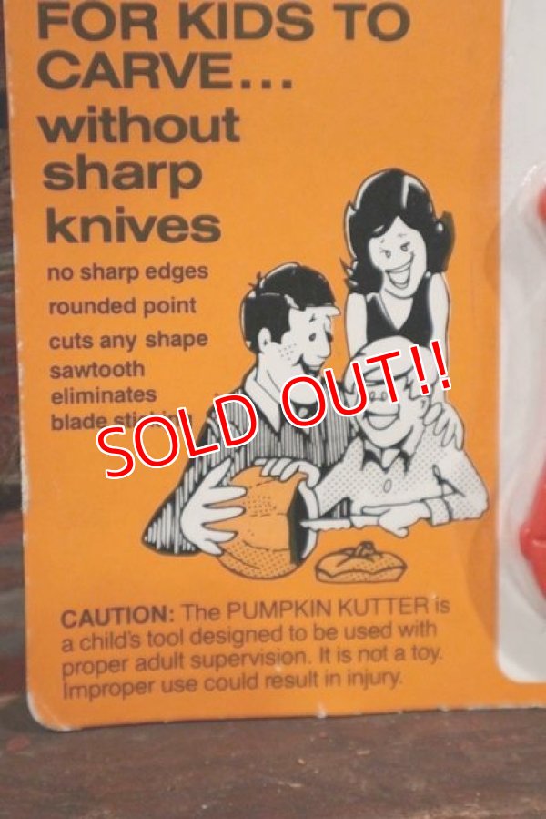 画像3: dp-210401-105 Vintage Children Training Knife and Pumpkin Kutter