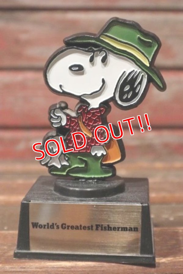 画像1: ct-210801-36 Snoopy / AVIVA 1970's Trophy "World's Greatest Fisherman"