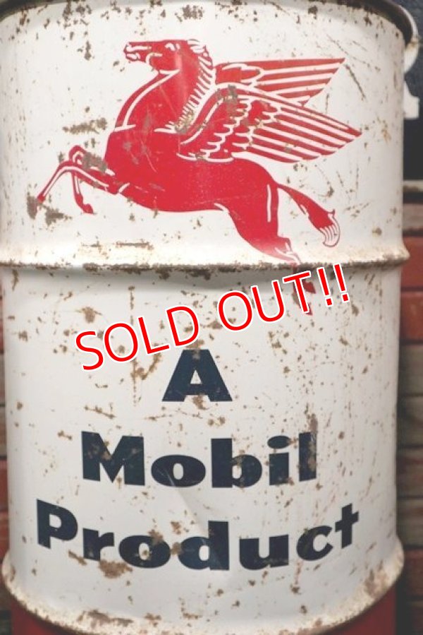 画像2: dp-211110-57 Mobil / 1960's〜 16 U.S.GALLONS Oil Can