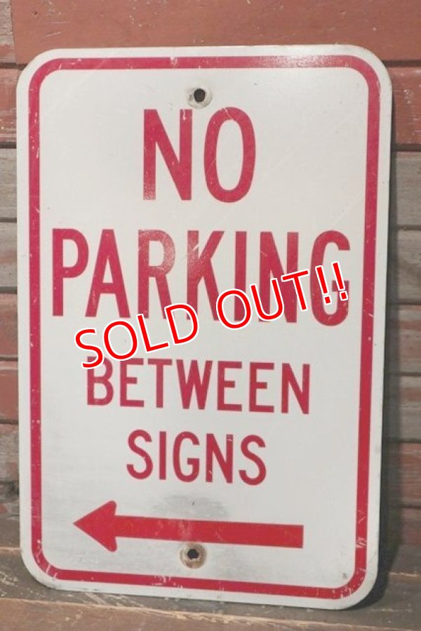 画像1: dp-211201-21 Road Sign "NO PARKING BETWEEN SIGNS←"