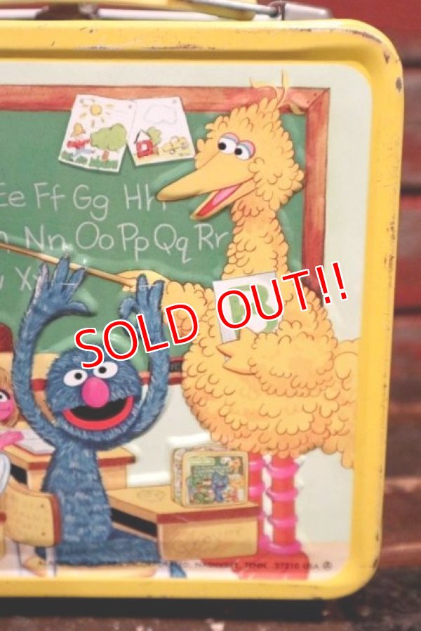 画像2: ct-211210-51 SESAME STREET / Aladdin 1979 Metal Lunch Box