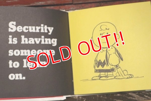 画像2: ct-211201-108 PEANUTS / SECURITY IS A THUMB AND A BLANKET 1970's Book