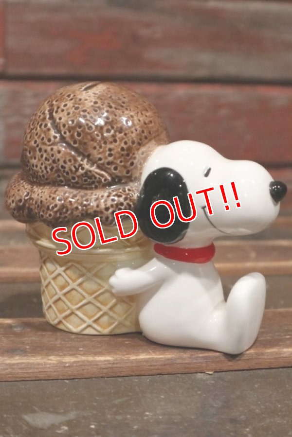 画像2: ct-220101-03 Snoopy / Determined 1982 Ice Cream Coin Bank