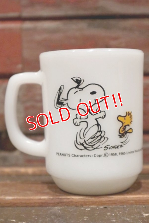 画像1: ct-211210-57 Snoopy / Fire King 1960's-1970's 9oz Mug "JOY"