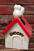 画像3: ct-220201-18 Snoopy / Determined 1970's Coin Bank "Snoopy House"