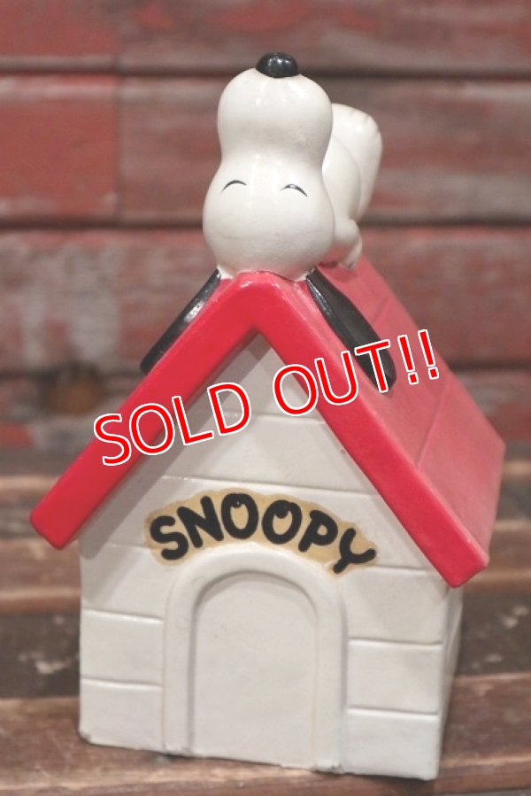 画像3: ct-220201-18 Snoopy / Determined 1970's Coin Bank "Snoopy House"