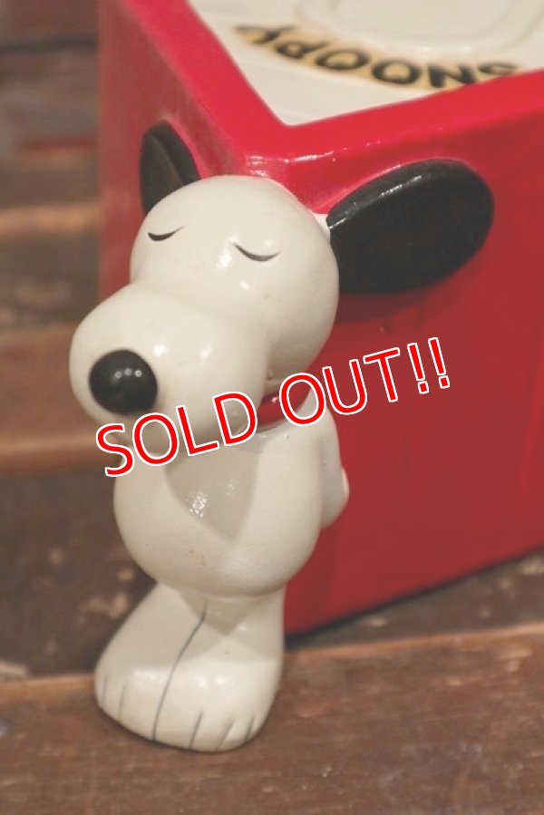 画像5: ct-220201-18 Snoopy / Determined 1970's Coin Bank "Snoopy House"