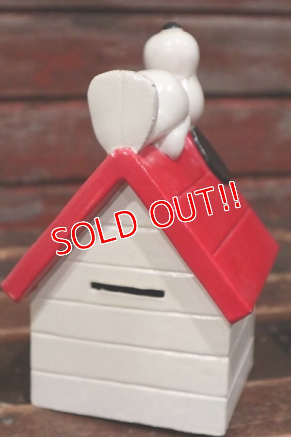 画像4: ct-220201-18 Snoopy / Determined 1970's Coin Bank "Snoopy House"