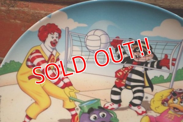 画像2: ct-220301-05 McDonald's / 2001 Collectors Plate "Beach Volleyball"