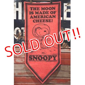 画像: ct-220501-08 PEANUTS / 1960's Snoopy Banner "The Moon Is Made of American Cheese!"