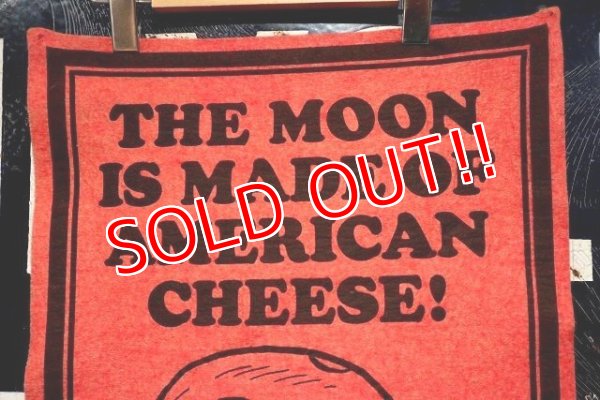 画像2: ct-220501-08 PEANUTS / 1960's Snoopy Banner "The Moon Is Made of American Cheese!"