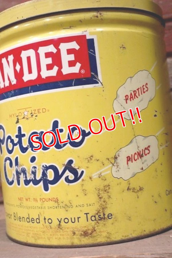 画像2: dp-220501-21 DAN・DEE / Vintage Potato Chips Can