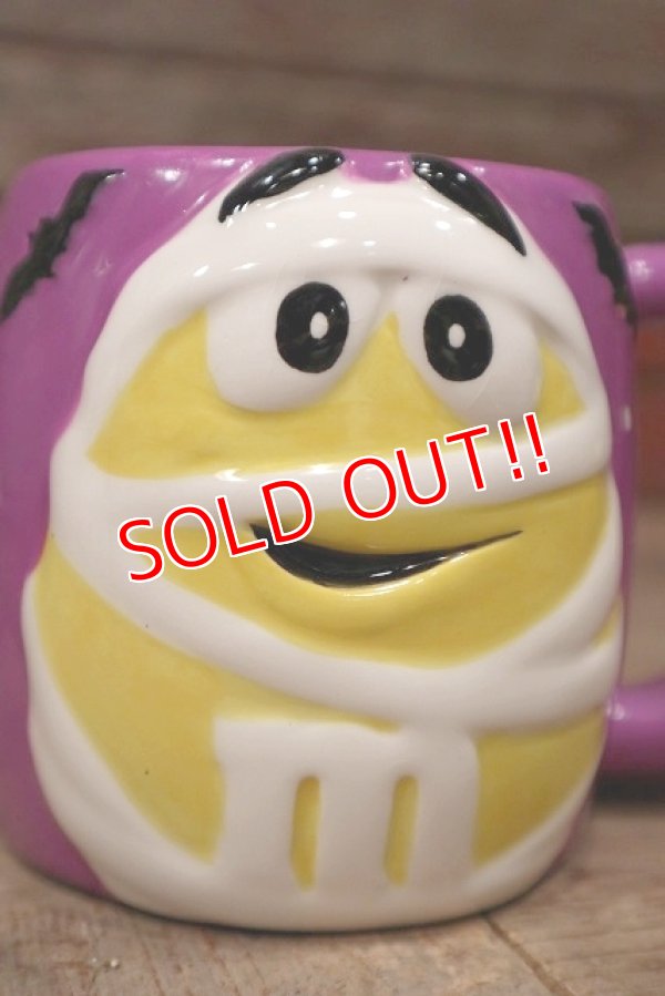 画像2: ct-220601-01 MARS / M&M's 2002 Ceramic Mug "Yellow・Mummy"