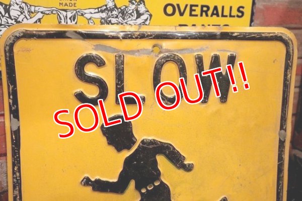 画像2: dp-221001-02 Road Sign 〜1950's "SLOW CHILDREN AT PLAY"