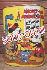 画像: ct-221101-06 Mickey Mouse & Minnie Mouse / CHEINCO 1970's Tin Trash Box